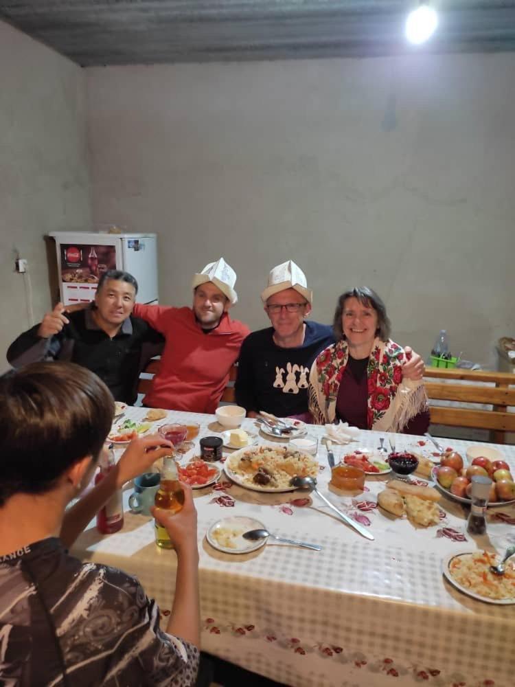 Emir Guest House In Karakol Luaran gambar