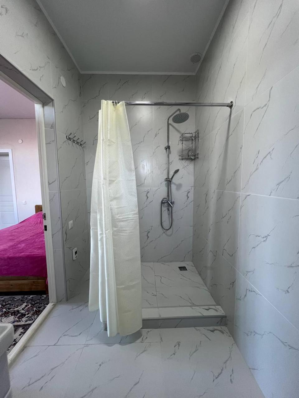 Emir Guest House In Karakol Bilik gambar